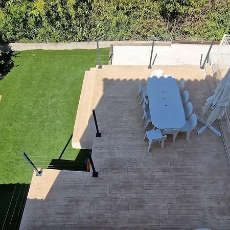 Pour 10 Personnes Avec Piscine Et Jacuzzi *