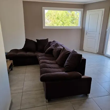 Pour 10 Personnes Avec Piscine Et Jacuzzi Hébergement de vacances Alès