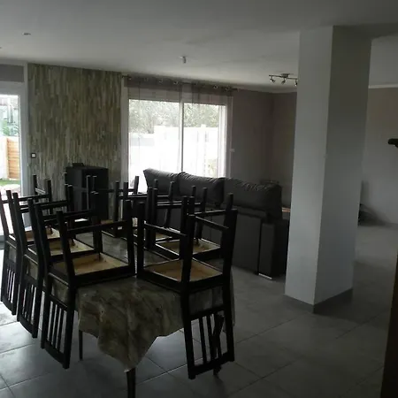 Pour 10 Personnes Avec Piscine Et Jacuzzi Ales