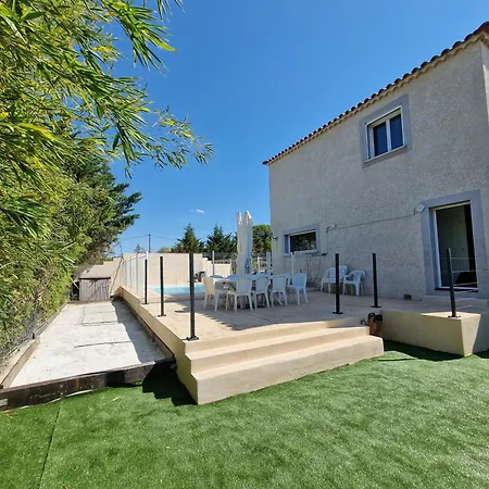 Pour 10 Personnes Avec Piscine Et Jacuzzi